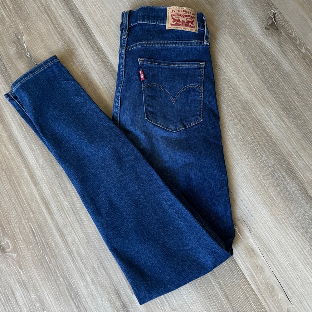 Levi’s 720 HighRise Super Skinny Jeans Size 27